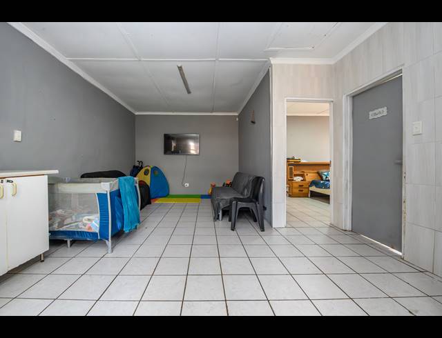 380M² BUSINESS FOR SALE IN BLUEWATER BAY